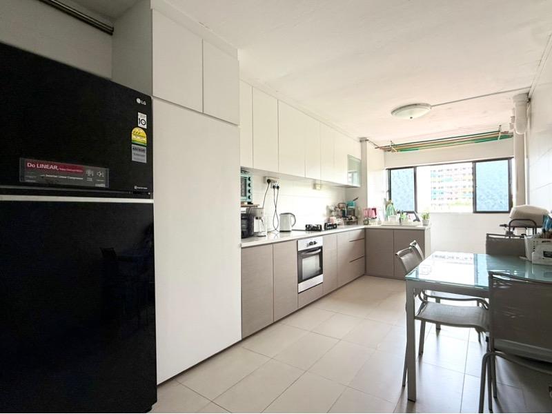 121 Bedok North Road HDB Apartment For Sale, $530,000, 3 Bed 2 Bath 990 sqft $535.00 psf