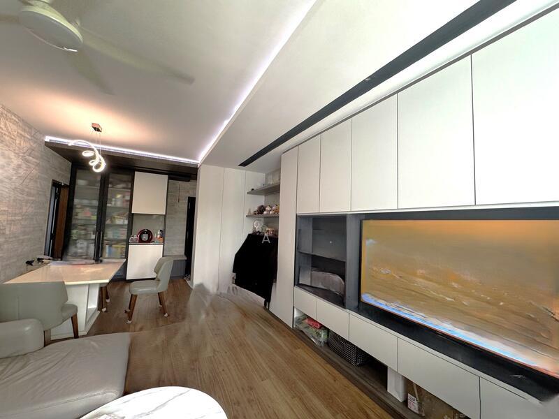 Prop-GPT: Condominium: D27 Yishun Yishun Sapphire