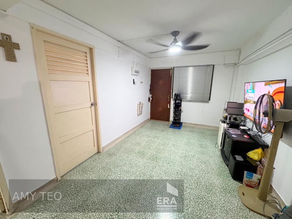 Rare Lor 8 Hdb 3 Room , No Extension,near Pei Chun and Market for Sale