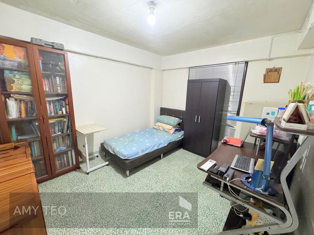 Rare Lor 8 Hdb 3 Room , No Extension,near Pei Chun and Market for Sale