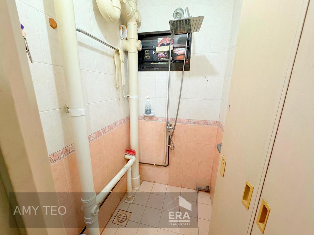 Rare Lor 8 Hdb 3 Room , No Extension,near Pei Chun and Market for Sale