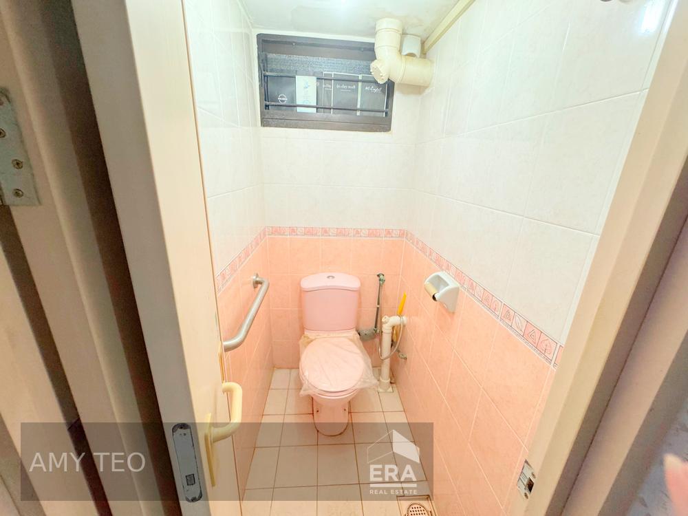 Rare Lor 8 Hdb 3 Room , No Extension,near Pei Chun and Market for Sale
