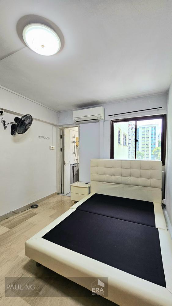 Prop-GPT: HDB - 2 room: D27 Yishun Yishun Street 21, Yishun, Singapore, D27, 760201: Sgd 450,000