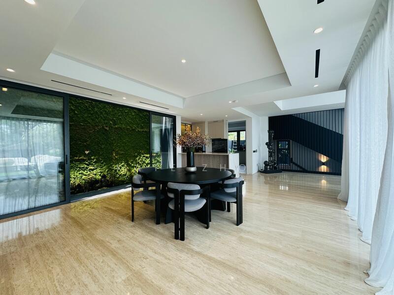 Newly TOPUnblocked ViewElevatedPool With Lift