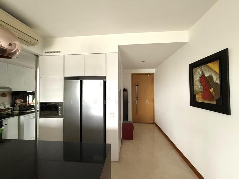 Prop-GPT: Condominium: D16  Waterfront Isle