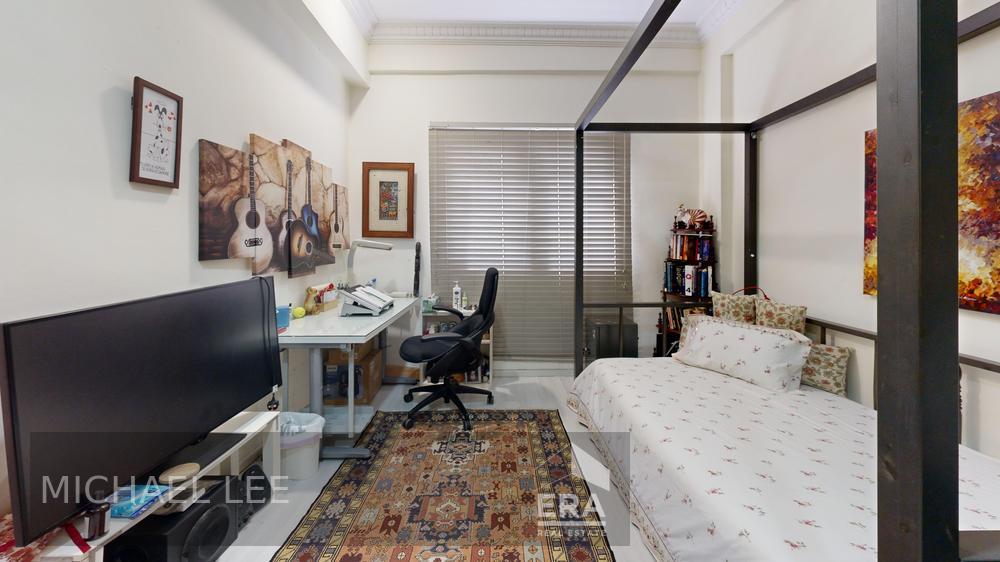 Spacious Landed Living 1km Temasek Primary 100m Covered Walkway to Mrt