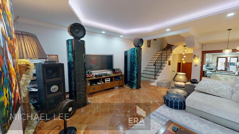 Spacious Landed Living 1km Temasek Primary 100m Covered Walkway to Mrt