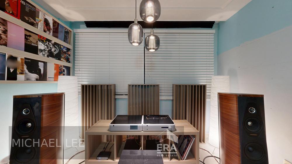 Spacious Landed Living 1km Temasek Primary 100m Covered Walkway to Mrt