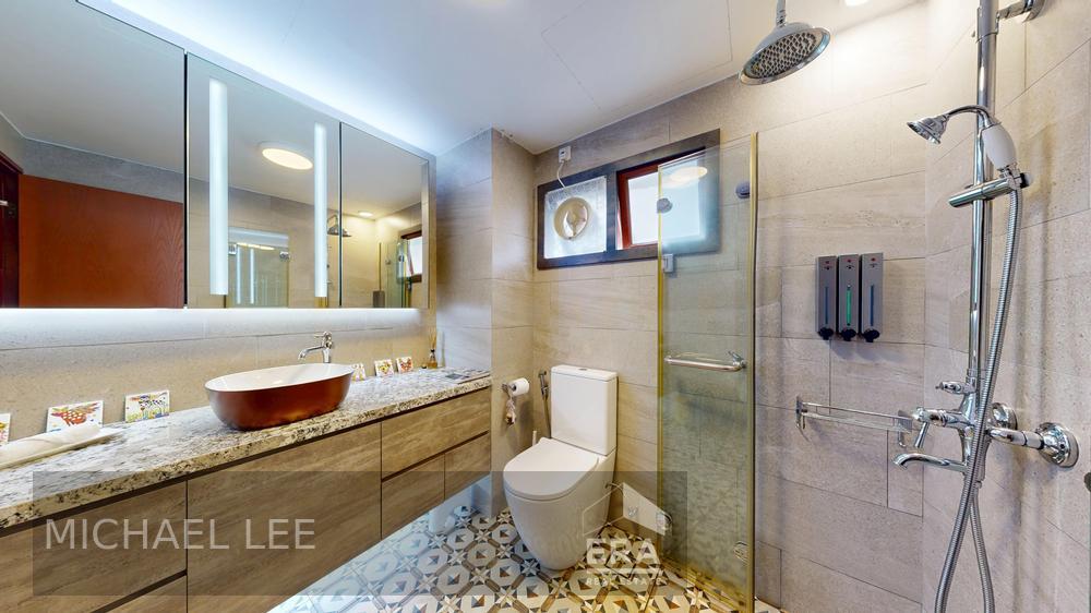 Spacious Landed Living 1km Temasek Primary 100m Covered Walkway to Mrt