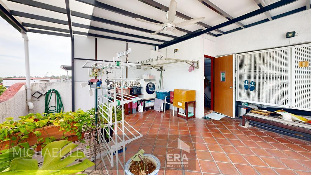 Spacious Landed Living 1km Temasek Primary 100m Covered Walkway to Mrt