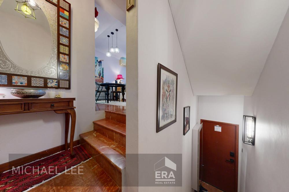 Spacious Landed Living 1km Temasek Primary 100m Covered Walkway to Mrt