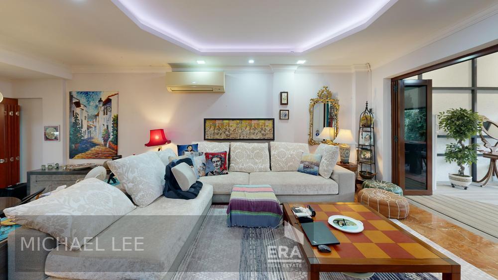 Spacious Landed Living 1km Temasek Primary 100m Covered Walkway to Mrt