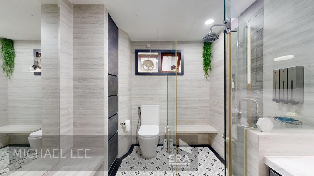 Spacious Landed Living 1km Temasek Primary 100m Covered Walkway to Mrt