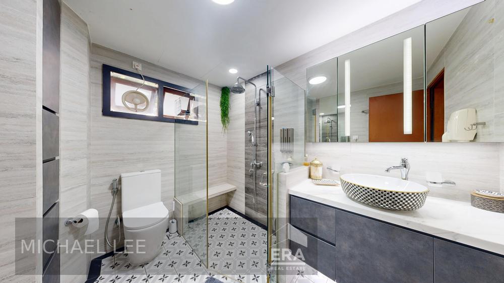 Spacious Landed Living 1km Temasek Primary 100m Covered Walkway to Mrt