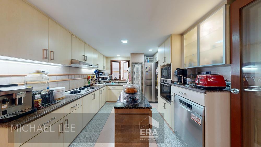 Spacious Landed Living 1km Temasek Primary 100m Covered Walkway to Mrt