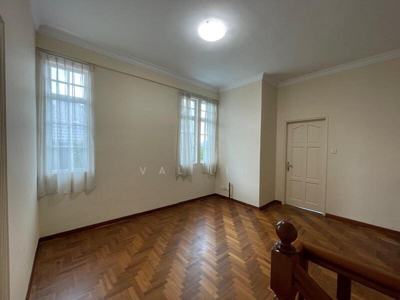 CHEAP Kew Estate Upper East Cost Semi-D 7mins to Mrt  Big Ensuite Rooms