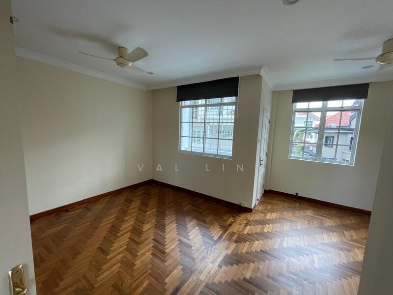 CHEAP Kew Estate Upper East Cost Semi-D 7mins to Mrt  Big Ensuite Rooms