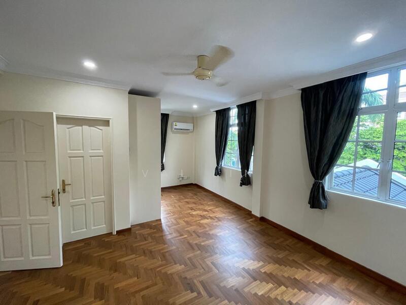 CHEAP Kew Estate Upper East Cost Semi-D 7mins to Mrt  Big Ensuite Rooms