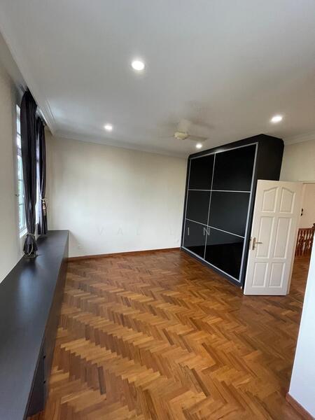 CHEAP Kew Estate Upper East Cost Semi-D 7mins to Mrt  Big Ensuite Rooms