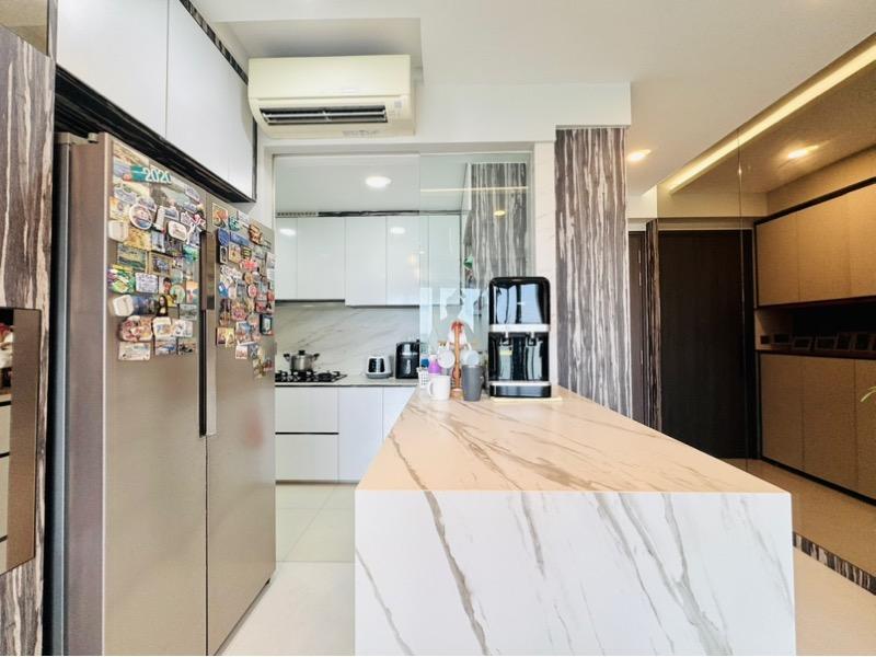 Lake Grande Condominium For Sale, $2,900,000, 5 Bed 4 Bath 1,302 sqft $2,227.00 psf