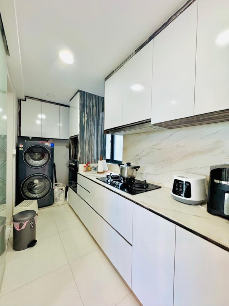 Lake Grande Condominium For Sale, $2,900,000, 5 Bed 4 Bath 1,302 sqft $2,227.00 psf