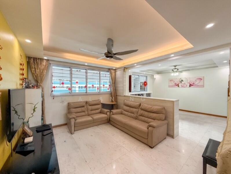 Prop-GPT: HDB Flat: D18 Tampines 859A Tampines Avenue 5