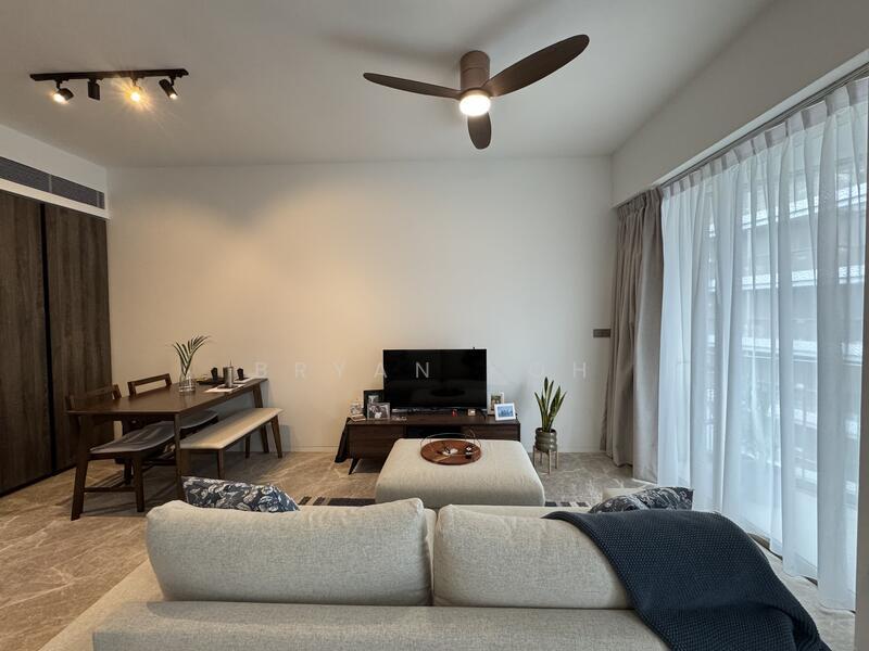 Prop-GPT: Condominium: D04  The Reef at King's Dock