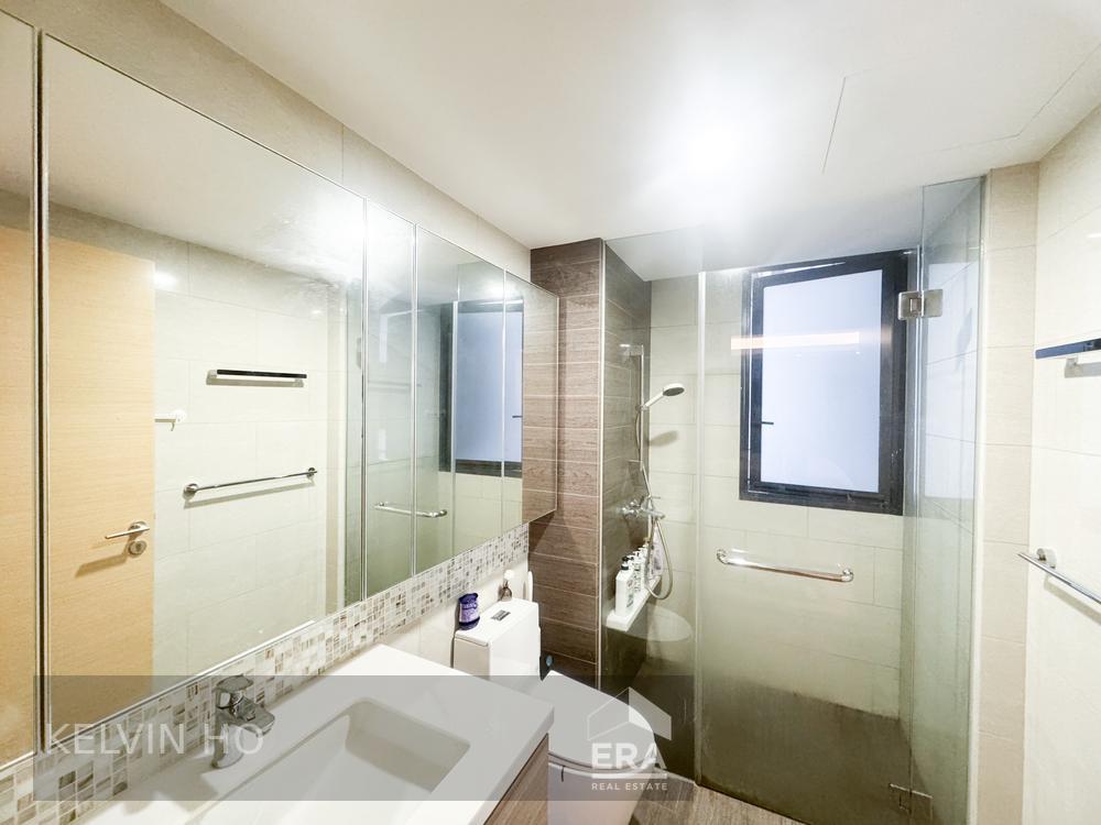 Tastefully Renovated Unit With Walk in Wardrobe