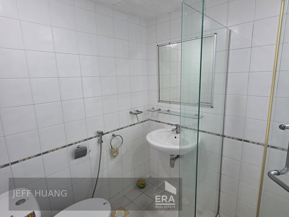 Well Maintained 4 Bedder for Sale, Serious Seller! View to Appreciate!