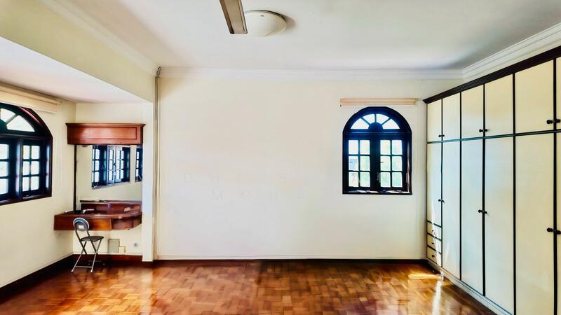 Nostalgic SemiD With 14m Wide Frontage & Unblock View!