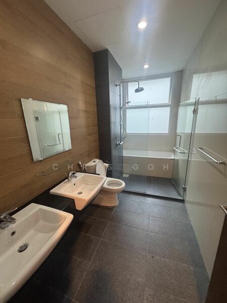 6 bedroom Semi D with lift in Sembawang