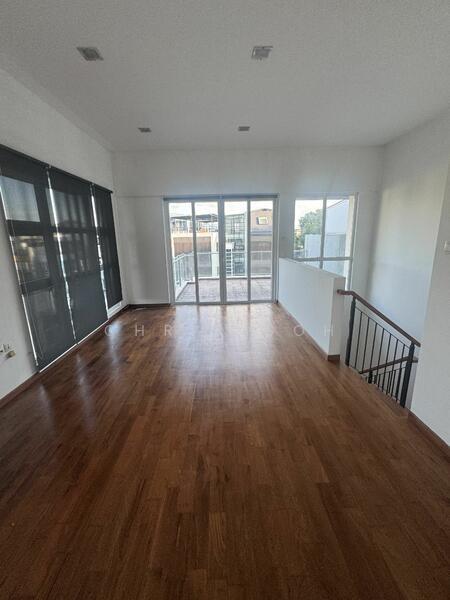 6 bedroom Semi D with lift in Sembawang