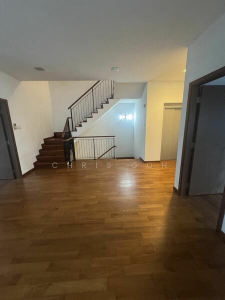 6 bedroom Semi D with lift in Sembawang