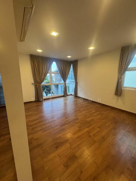 6 bedroom Semi D with lift in Sembawang