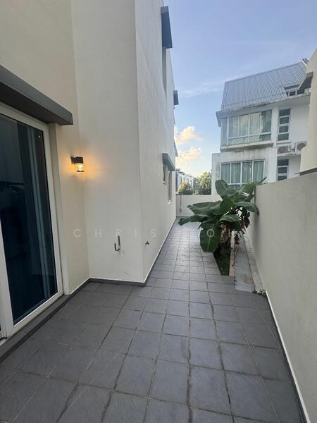 6 bedroom Semi D with lift in Sembawang