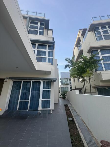 6 bedroom Semi D with lift in Sembawang