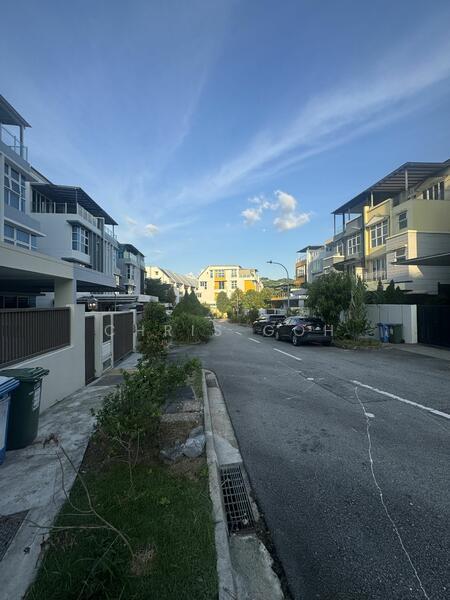 6 bedroom Semi D with lift in Sembawang