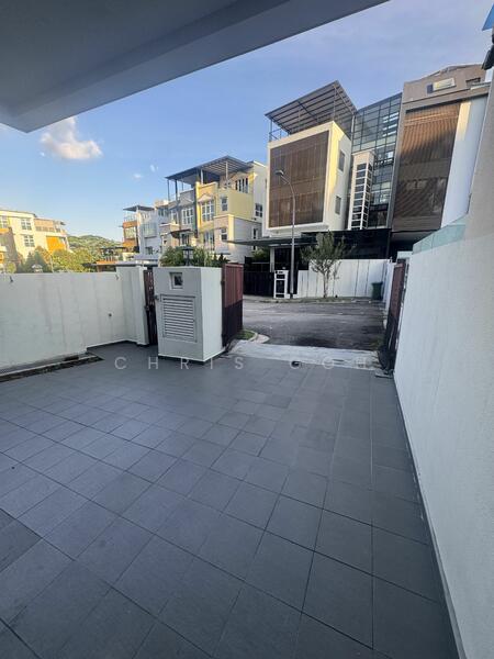 6 bedroom Semi D with lift in Sembawang