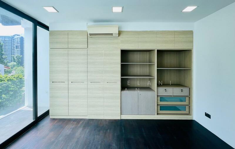 Renovated 3.5 Storey Terrace in Jalan Elok w/ Lift & 2 car park, 5 mins walk to Orchard