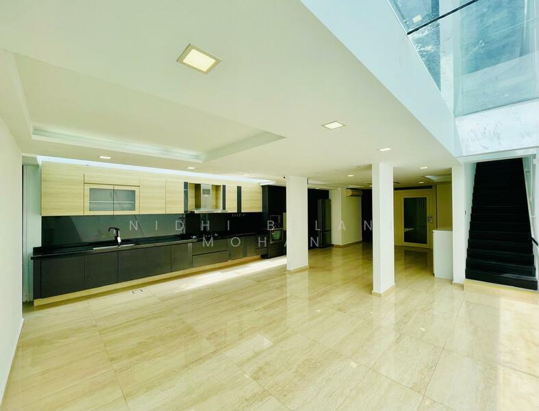 Renovated 3.5 Storey Terrace in Jalan Elok w/ Lift & 2 car park, 5 mins walk to Orchard