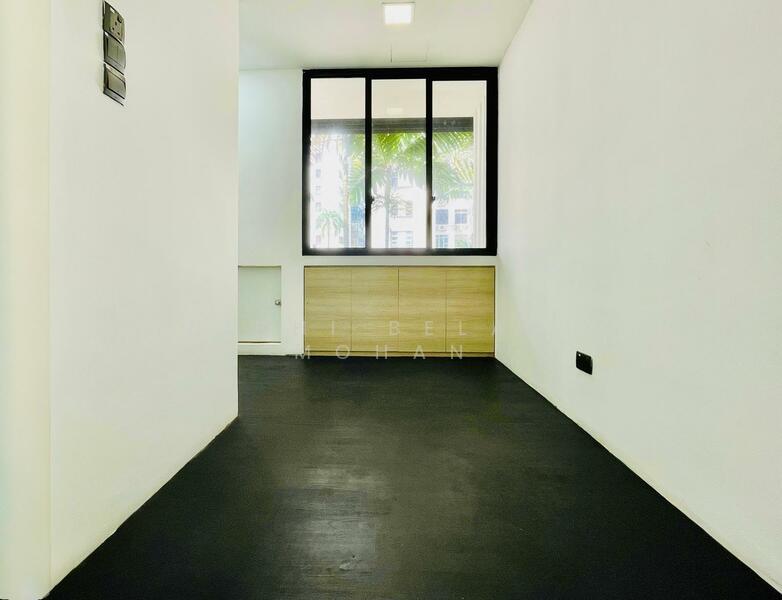 Renovated 3.5 Storey Terrace in Jalan Elok w/ Lift & 2 car park, 5 mins walk to Orchard