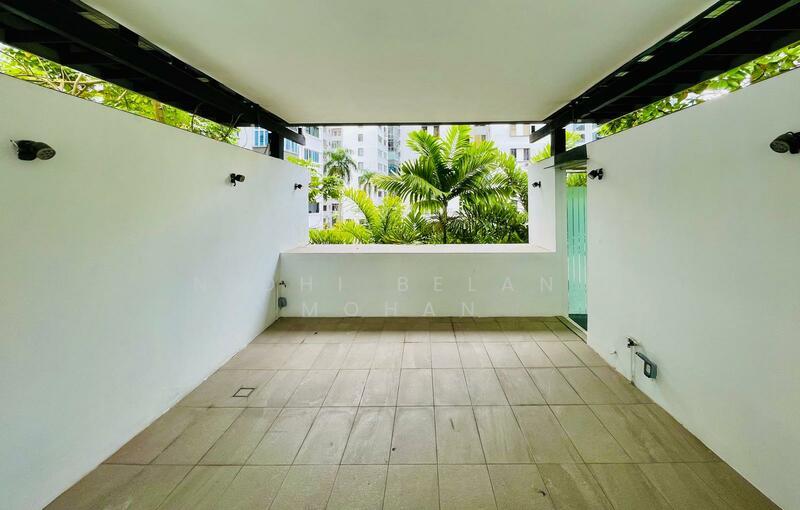 Renovated 3.5 Storey Terrace in Jalan Elok w/ Lift & 2 car park, 5 mins walk to Orchard