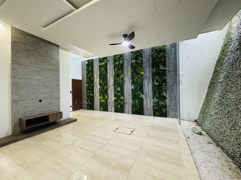 Freehold terrae, 5 levels with Lift, Within Heart of Orchard,