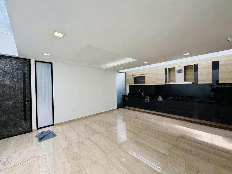 Freehold terrae, 5 levels with Lift, Within Heart of Orchard,