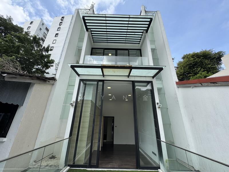 Freehold terrae, 5 levels with Lift, Within Heart of Orchard,