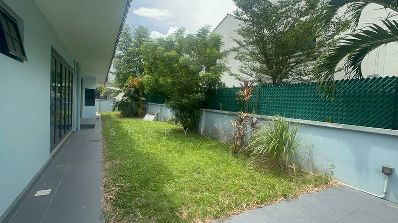 Prop-GPT: Semi-Detached: D18 Pasir Ris Semi D in district 18 Rare 999yrs seafront resort home living grab now !