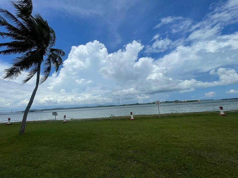 Semi D in district 18 Rare 999yrs seafront resort home living grab now !