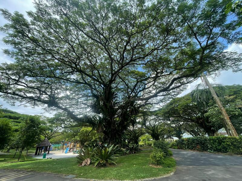 Semi D in district 18 Rare 999yrs seafront resort home living grab now !