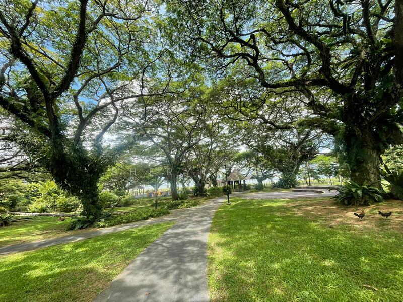 Semi D in district 18 Rare 999yrs seafront resort home living grab now !