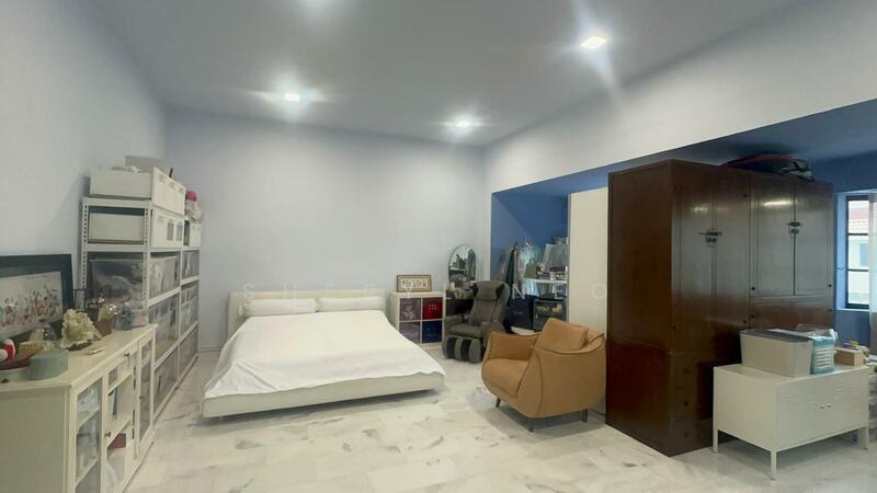 Semi D in district 18 Rare 999yrs seafront resort home living grab now !